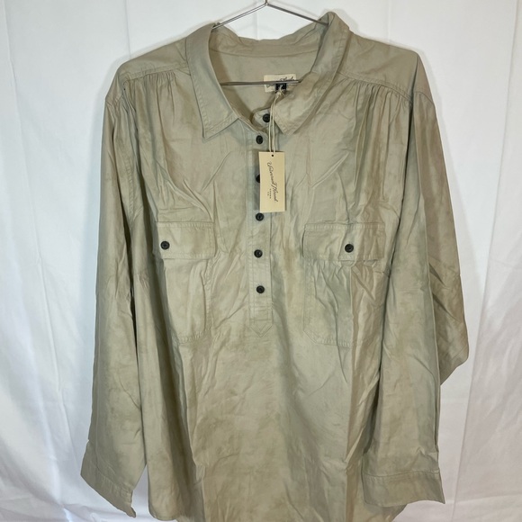 Universal Thread Tops - Plus size woman’s 4X. Pull over blouse.  Universal thread long sleeves khaki